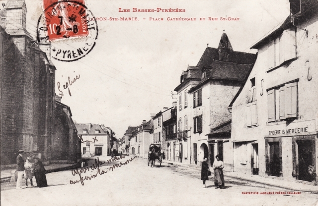 place-de-la-cathedrale-et-rue-saint-grat
